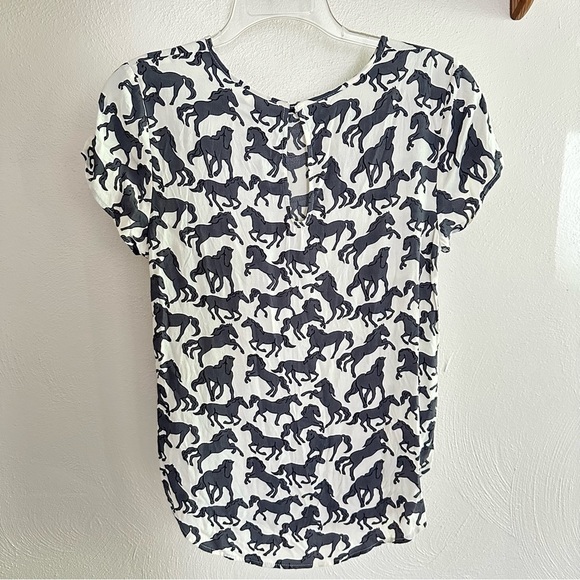 NWT H&M Short Sleeve Blouse With Black Horse Pattern Size 2 - Picture 5 of 7
